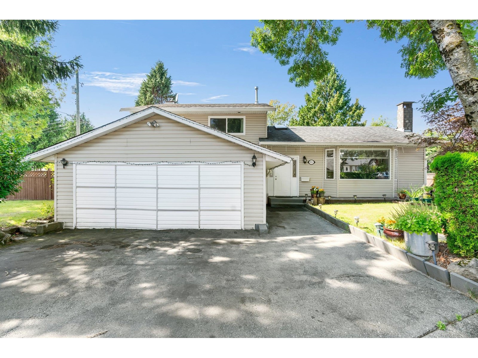 9211 132a Street, Surrey, British Columbia  V3V 7E1 - Photo 1 - R2920075