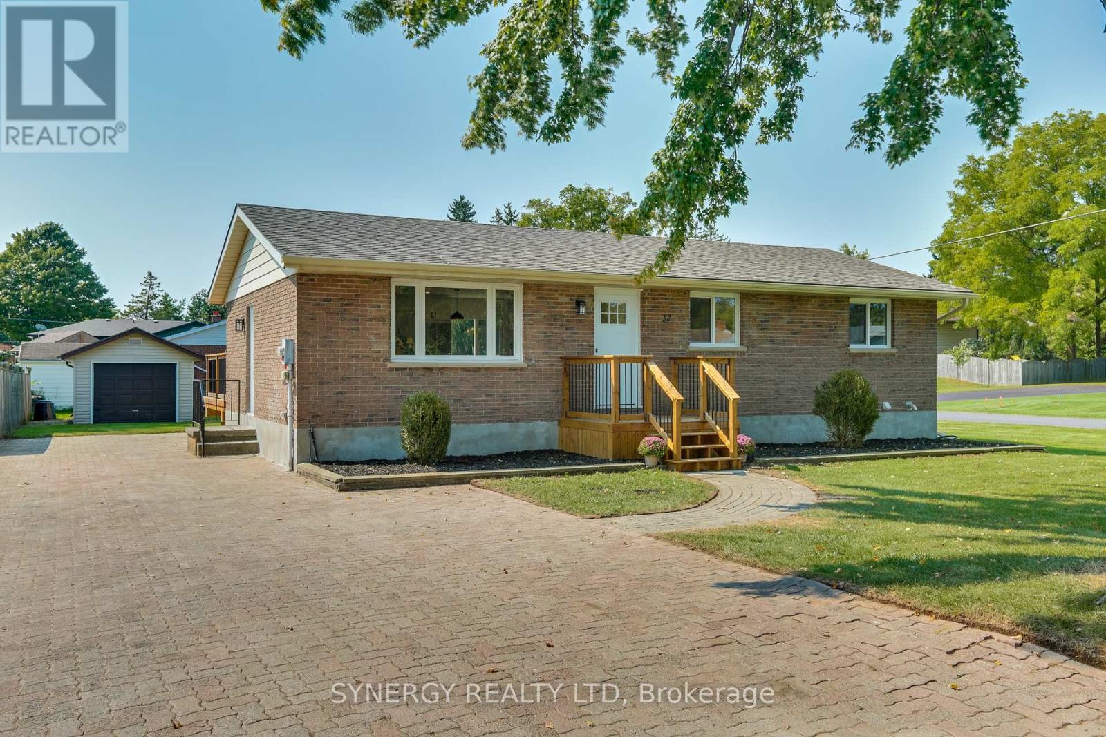 32 Clark Street, Strathroy-Caradoc (Melbourne), Ontario  N0L 1T0 - Photo 1 - X9350734