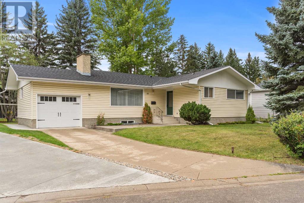 20 Varsplain Place Nw, Calgary, Alberta  T3A 0C7 - Photo 1 - A2165596