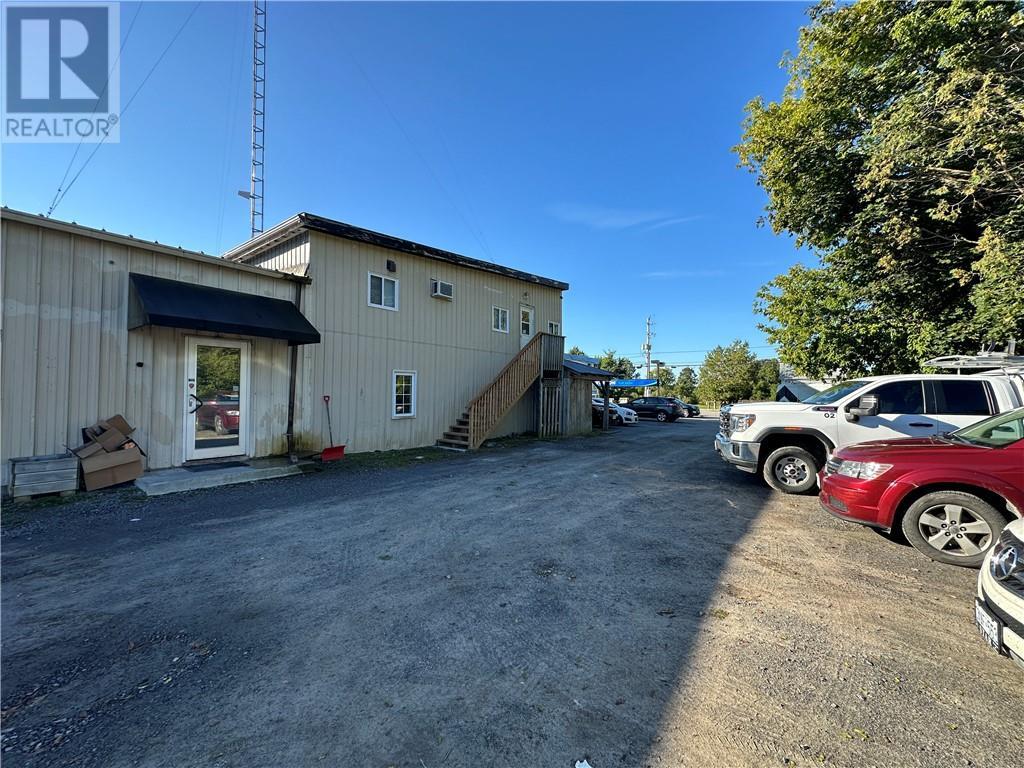 6679 FOURTH LINE ROAD, North Gower, Ontario One Percent Realty Ltd
