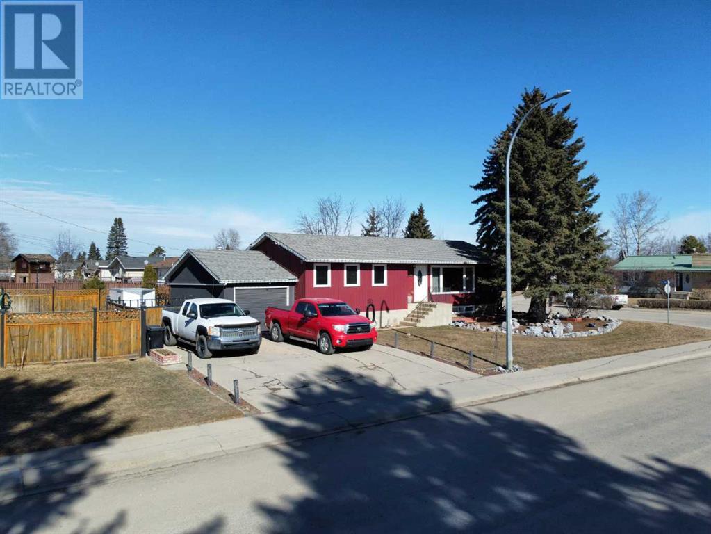 513 Hammond Drive S, Fox Creek, Alberta  T0H 1P0 - Photo 1 - A2119092