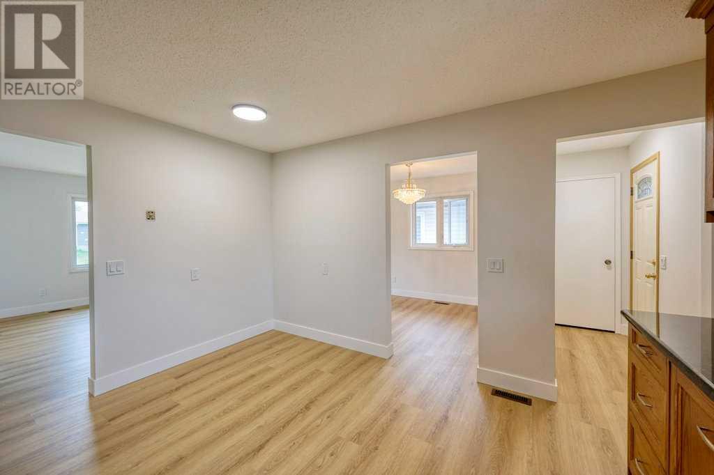 115 Pineside Place Ne, Calgary, Alberta  T1Y 1V8 - Photo 15 - A2164698