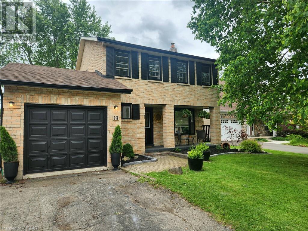 19 Sandhurst Court, Brantford, Ontario  N3R 7G4 - Photo 3 - 40647658