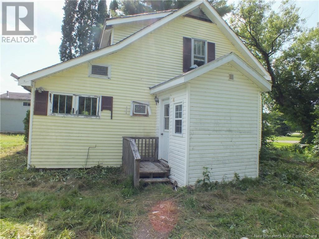 35 Hospital Street, Bath, New Brunswick  E7J 1B5 - Photo 2 - NB105025