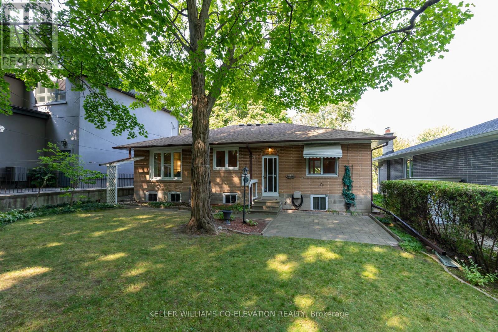 55 Kirk Bradden Road E, Toronto (Stonegate-Queensway), Ontario  M8Y 2E8 - Photo 36 - W9351409