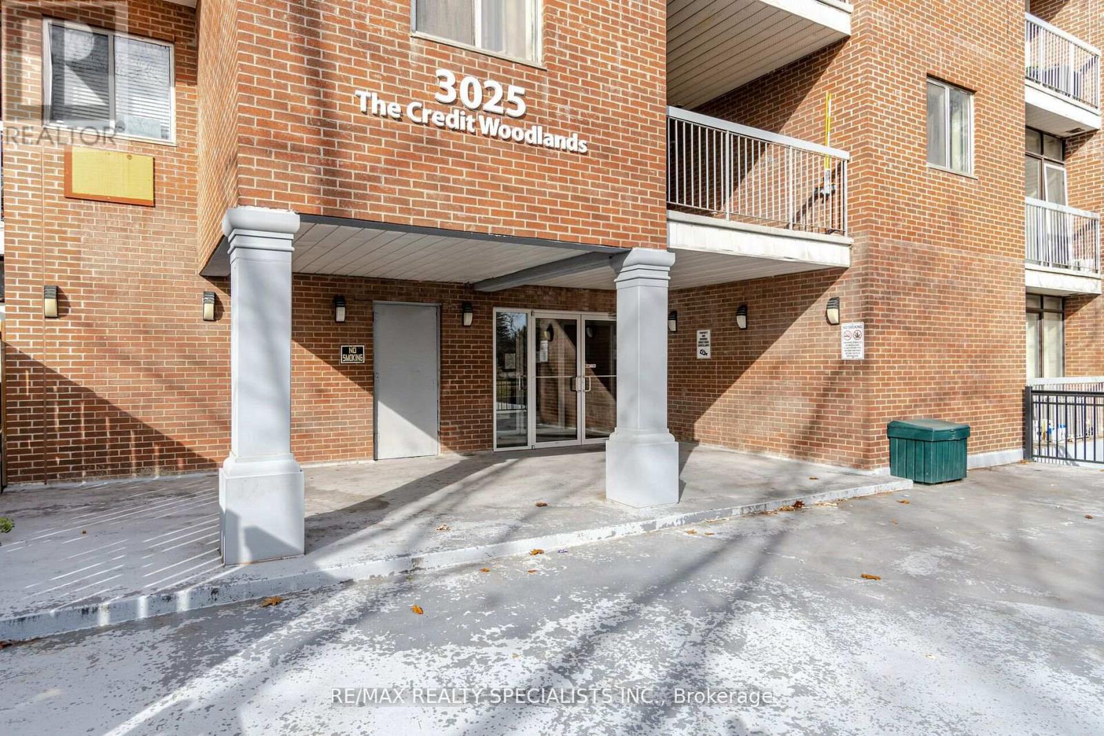 233 - 3025 The Credit Woodlands N, Mississauga (Erindale), Ontario  L5C 2V3 - Photo 1 - W9351570