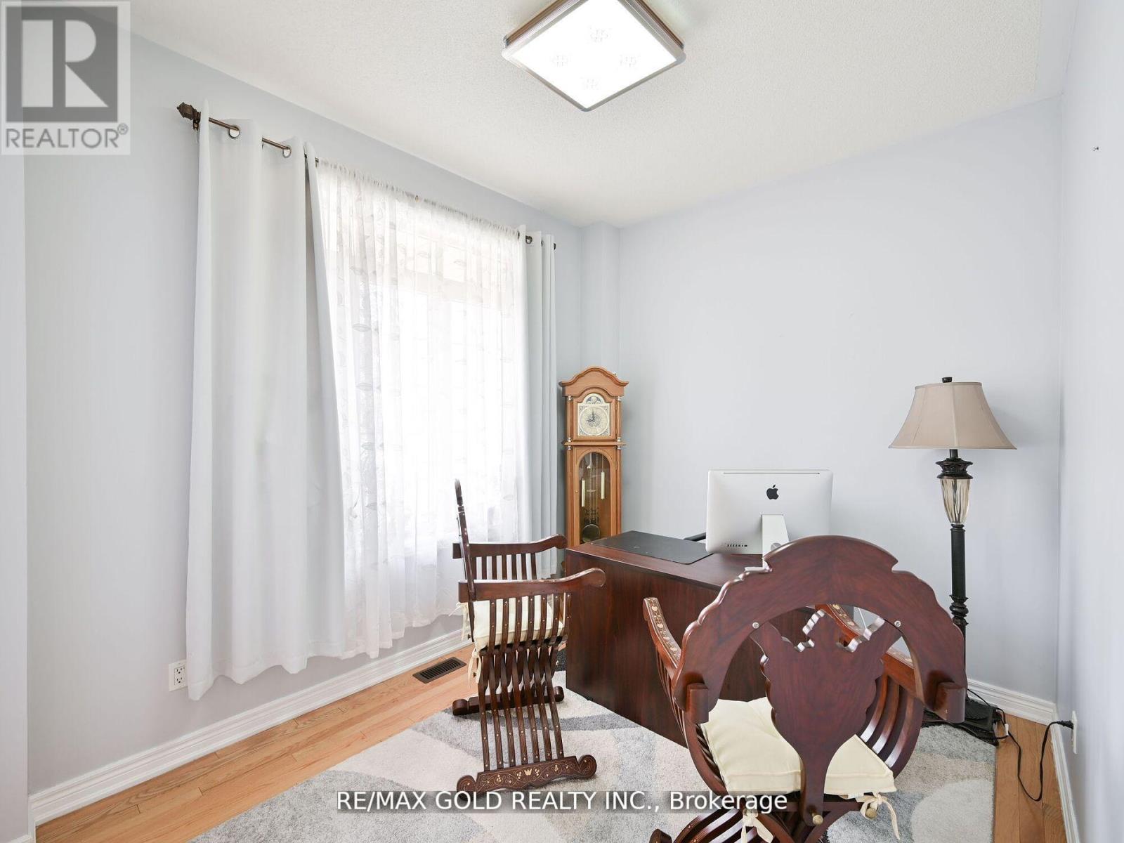 25 Maverick Crescent, Brampton (Sandringham-Wellington), Ontario  L6R 3E6 - Photo 4 - W9351704