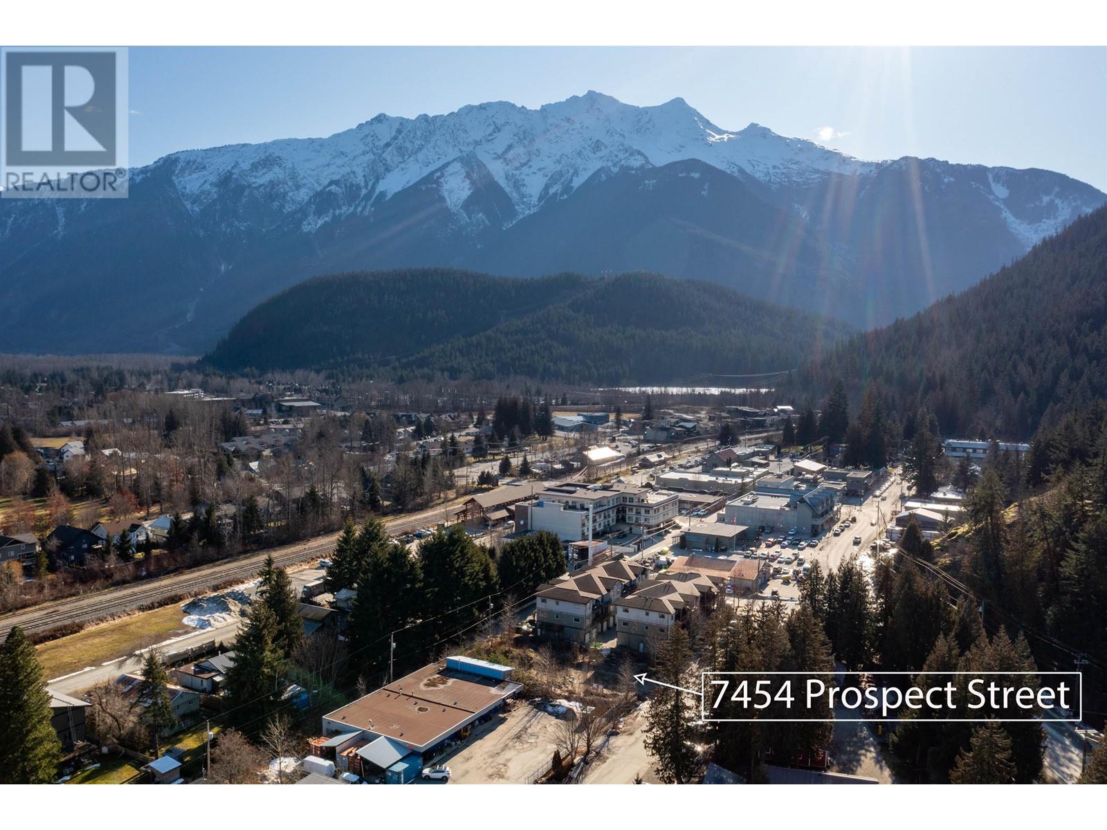 7454 Prospect Street, Pemberton, British Columbia  V0N 1L0 - Photo 2 - R2925840