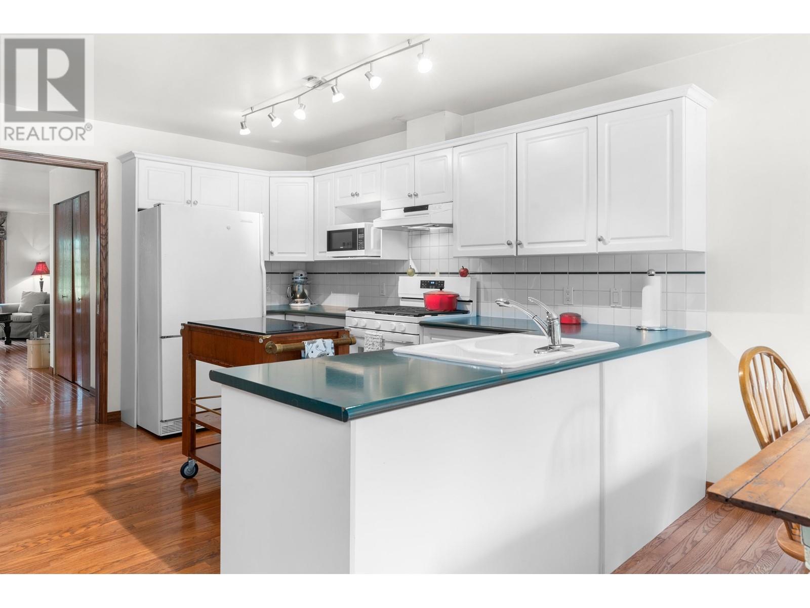 1635 DRAYCOTT ROAD, North Vancouver, British Columbia One Percent