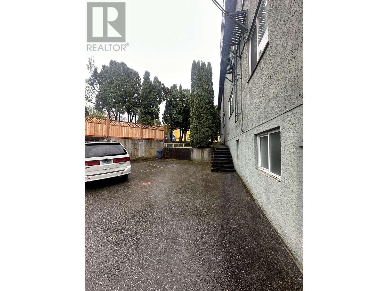 5710 Smith Avenue, Burnaby, British Columbia  V5H 2K9 - Photo 2 - C8063014