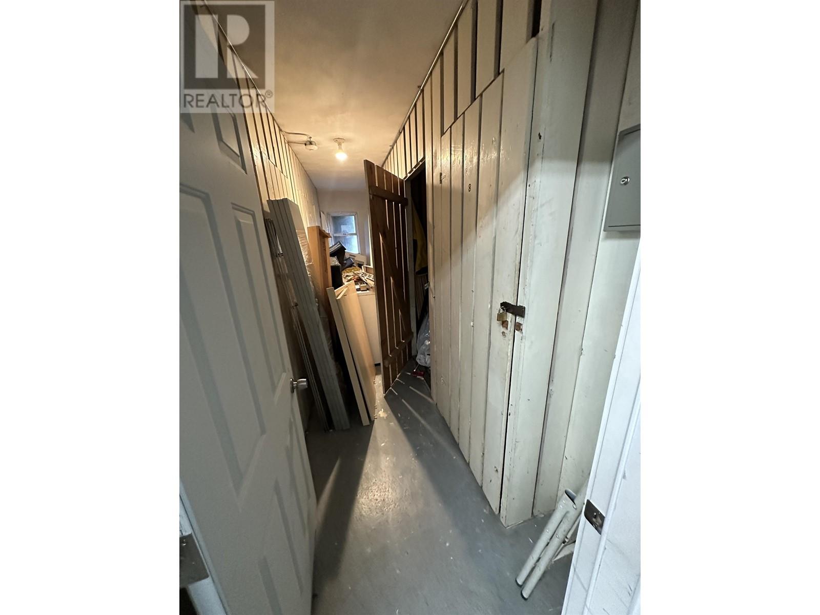 5710 Smith Avenue, Burnaby, British Columbia  V5H 2K9 - Photo 3 - C8063014