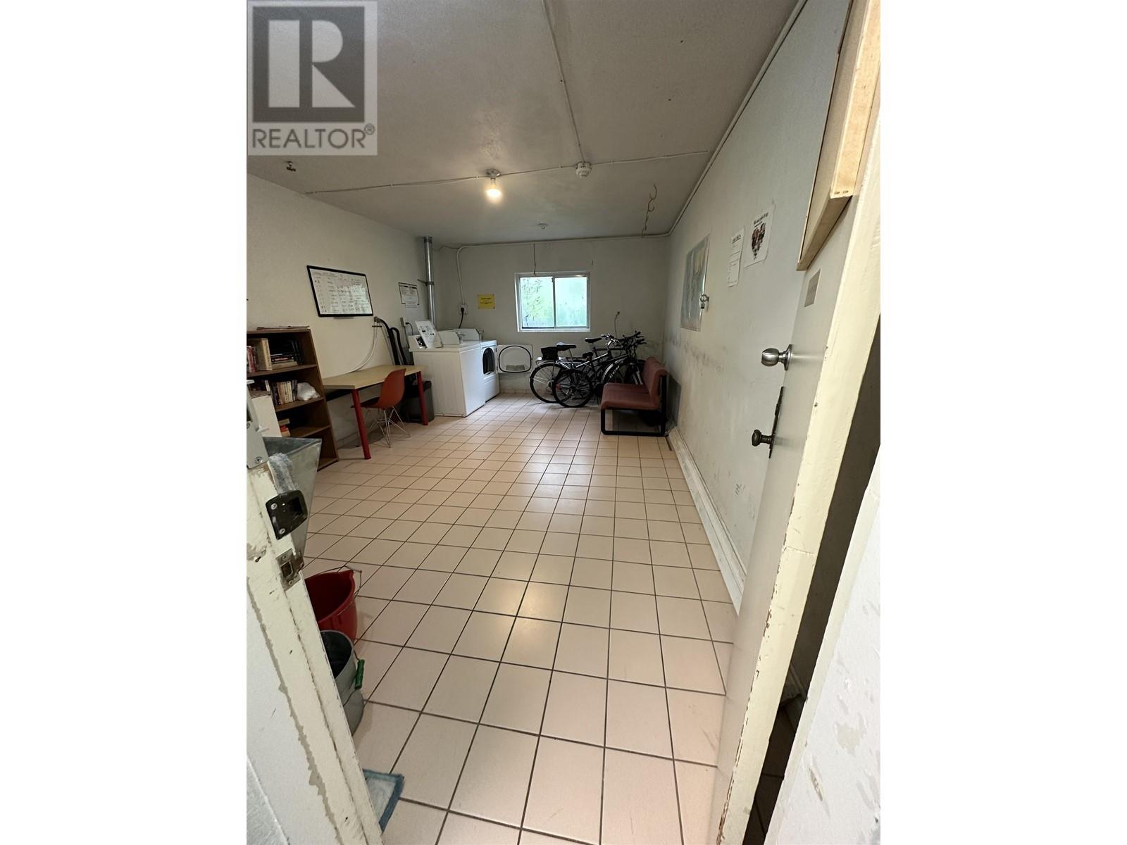 5710 Smith Avenue, Burnaby, British Columbia  V5H 2K9 - Photo 4 - C8063014