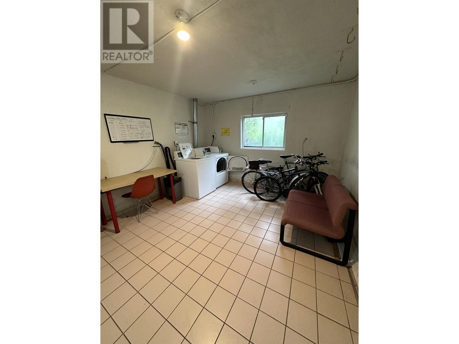 5710 Smith Avenue, Burnaby, British Columbia  V5H 2K9 - Photo 5 - C8063014