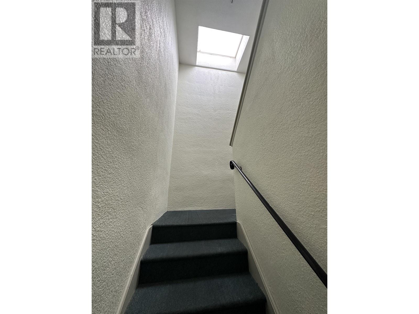 5710 Smith Avenue, Burnaby, British Columbia  V5H 2K9 - Photo 6 - C8063014