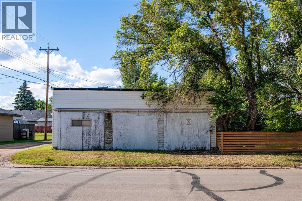 1237 6 Avenue, Wainwright, Alberta  T9W 1G2 - Photo 2 - A2162876