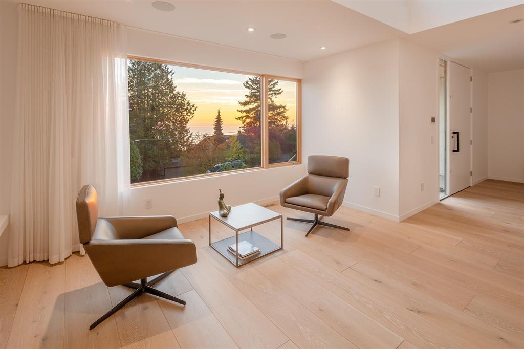 Property at 15493 ROYAL AVENUE image 5