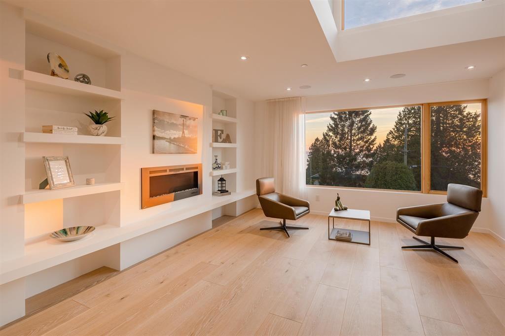 Property at 15493 ROYAL AVENUE image 4
