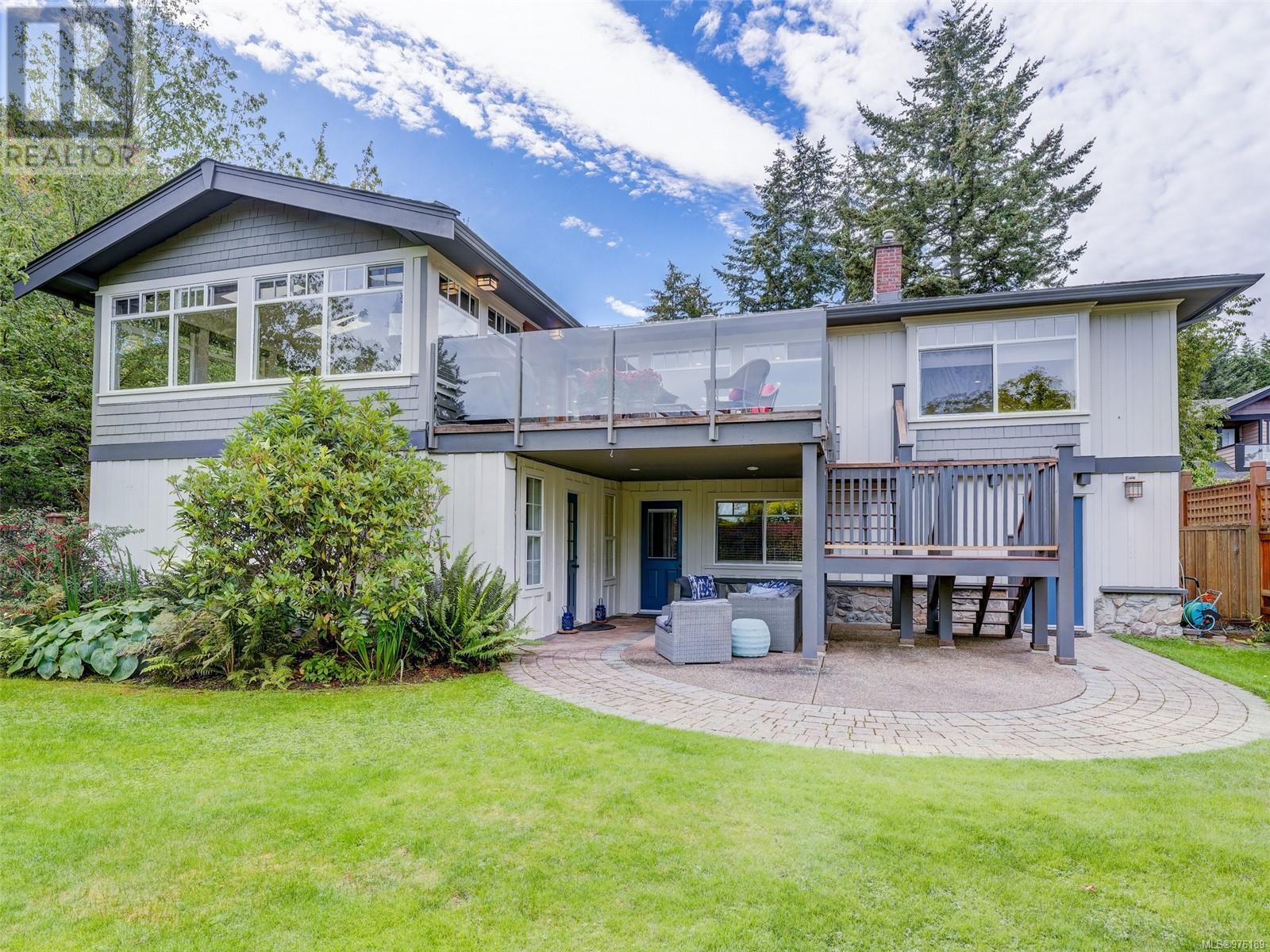 1204 Ocean Park Lane, Saanich, British Columbia  V8X 5M6 - Photo 3 - 976189