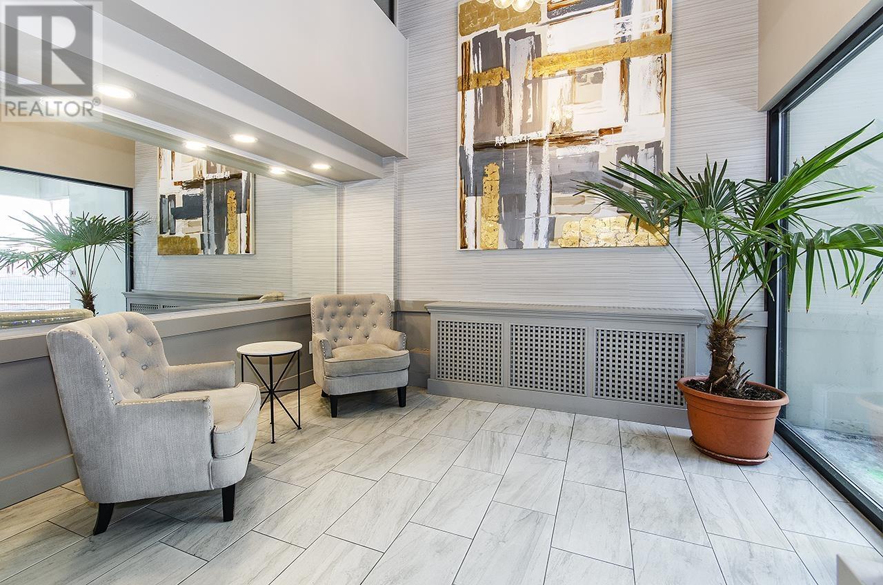 407 2004 FULLERTON AVENUE, North Vancouver, British Columbia One