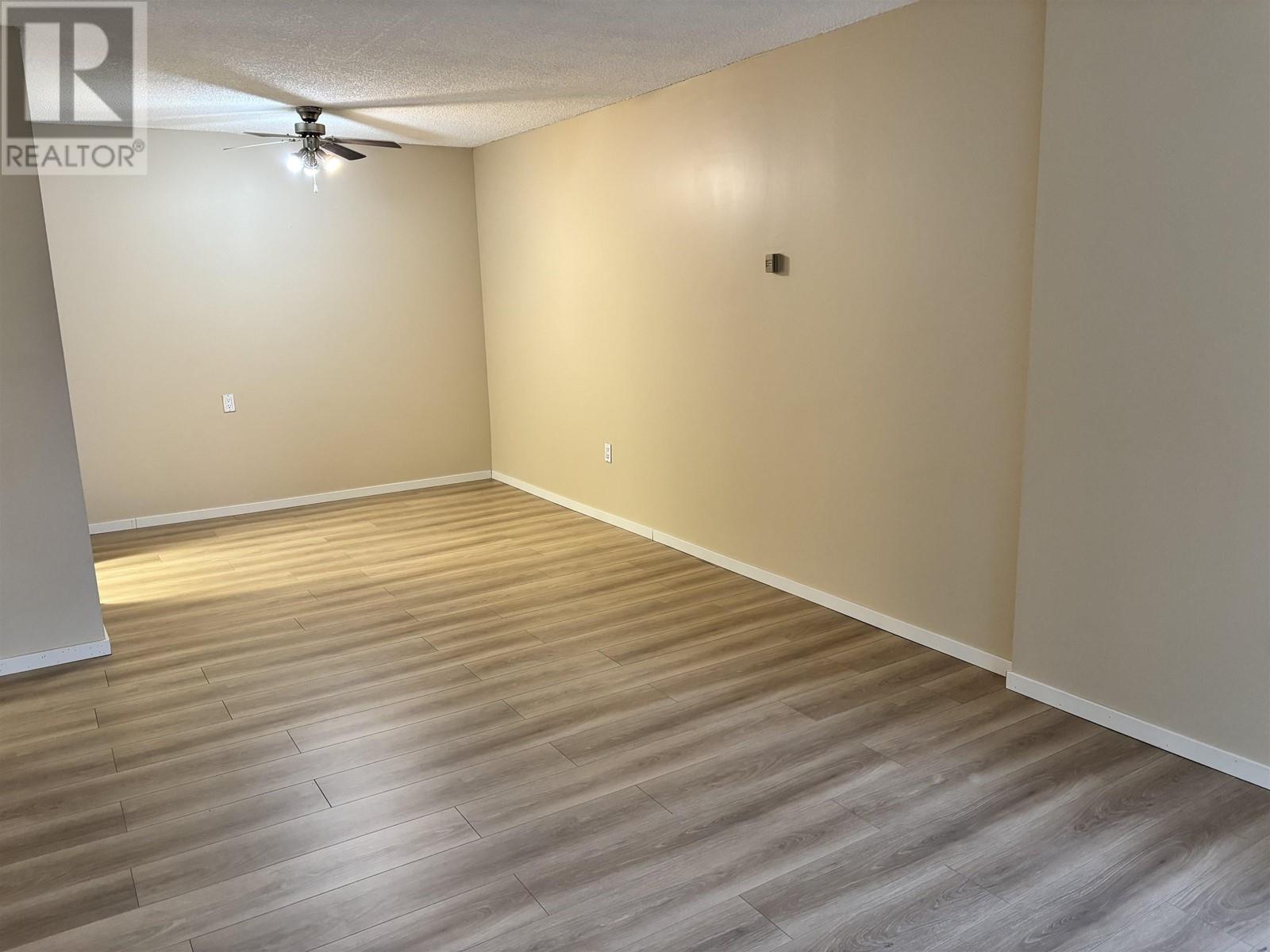 407 2004 FULLERTON AVENUE, North Vancouver, British Columbia One