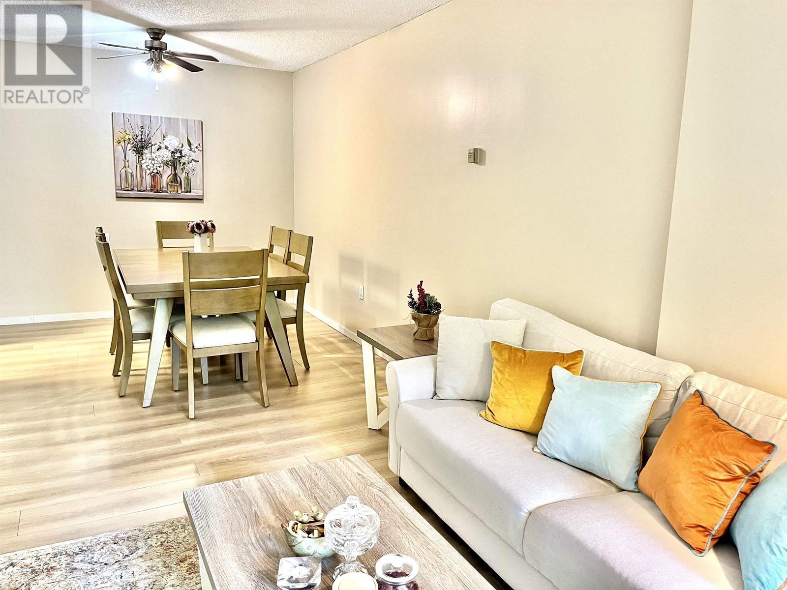 407 2004 FULLERTON AVENUE, North Vancouver, British Columbia One