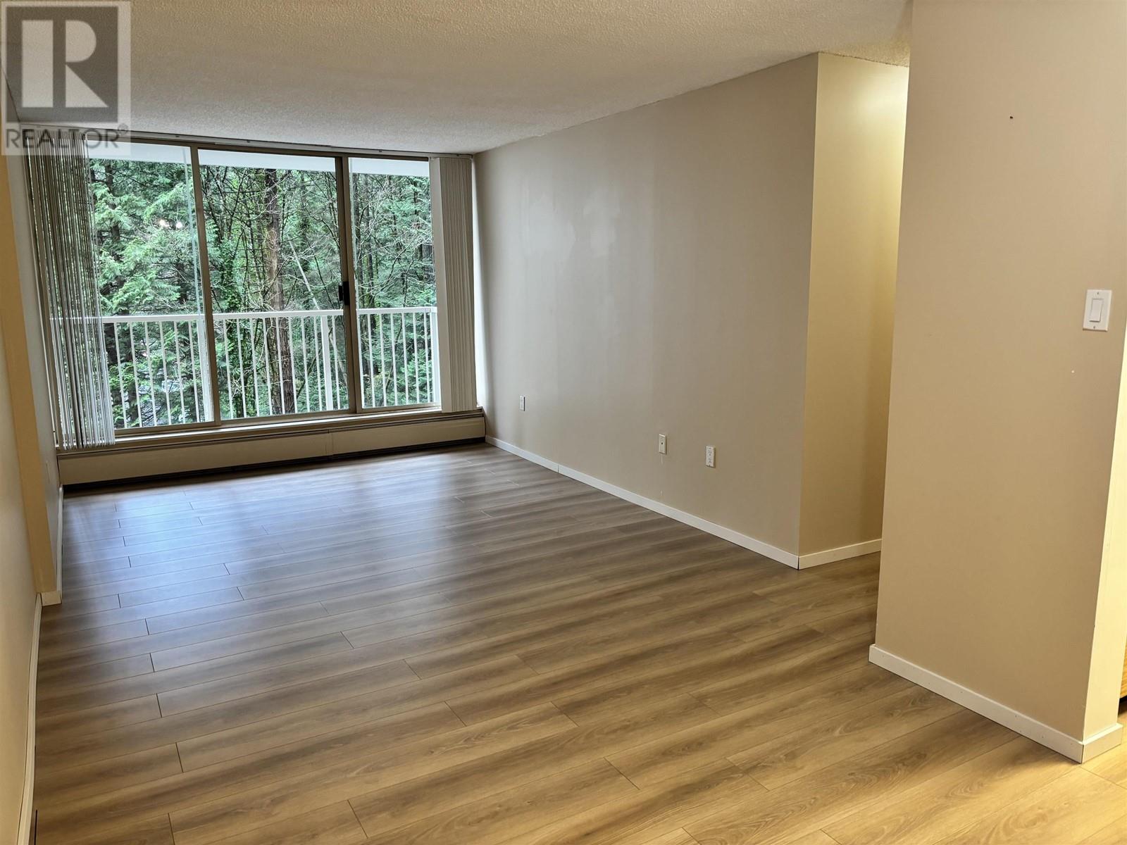 407 2004 FULLERTON AVENUE, North Vancouver, British Columbia One