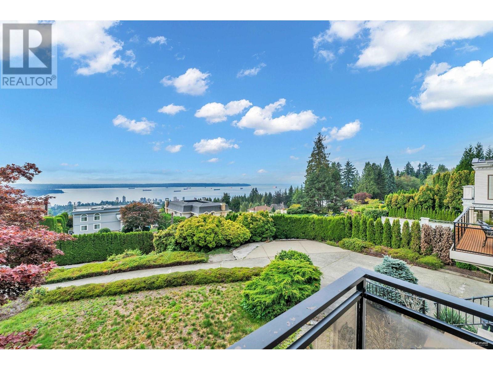 2171 Westhill Wynd, West Vancouver, British Columbia  V7S 2Z3 - Photo 2 - R2926256