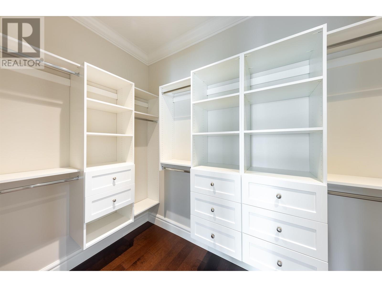 Listing Picture 18 of 39 : 9800 SAUNDERS ROAD, Richmond / 烈治文 - 魯藝地產 Yvonne Lu Group - MLS Medallion Club Member