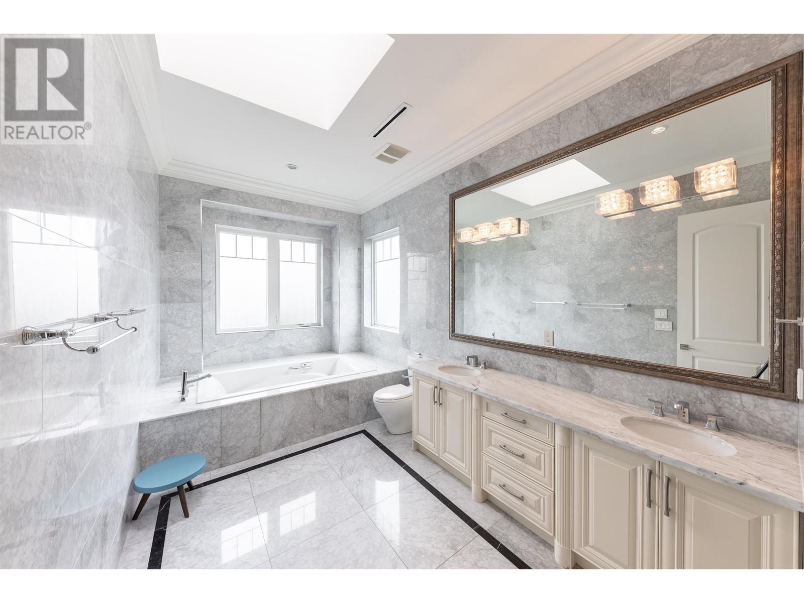 Listing Picture 17 of 39 : 9800 SAUNDERS ROAD, Richmond / 烈治文 - 魯藝地產 Yvonne Lu Group - MLS Medallion Club Member