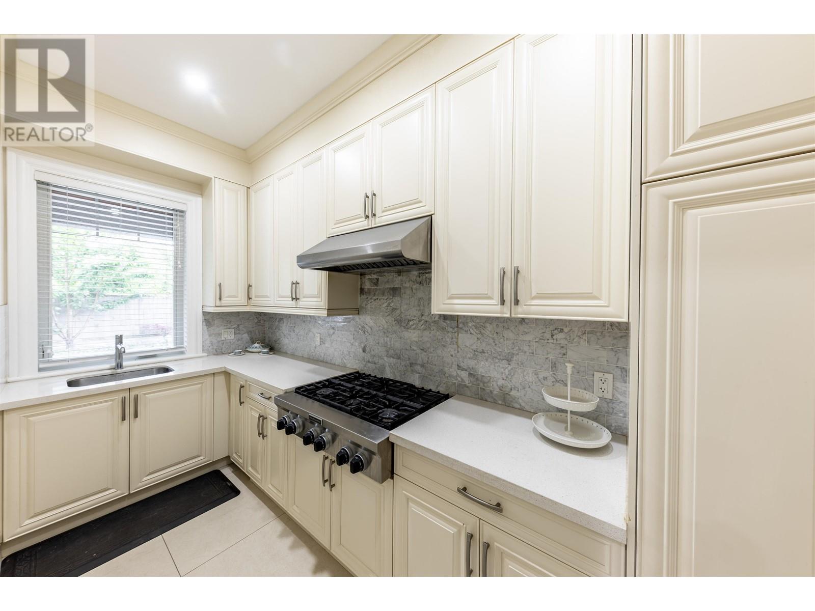 Listing Picture 11 of 39 : 9800 SAUNDERS ROAD, Richmond / 烈治文 - 魯藝地產 Yvonne Lu Group - MLS Medallion Club Member