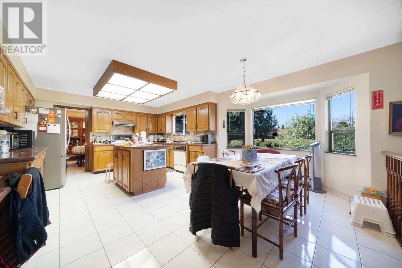8008 Woodhurst Drive, Burnaby, British Columbia  V5A 4E7 - Photo 8 - R2926145