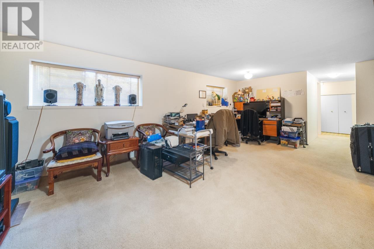 8008 Woodhurst Drive, Burnaby, British Columbia  V5A 4E7 - Photo 24 - R2926145