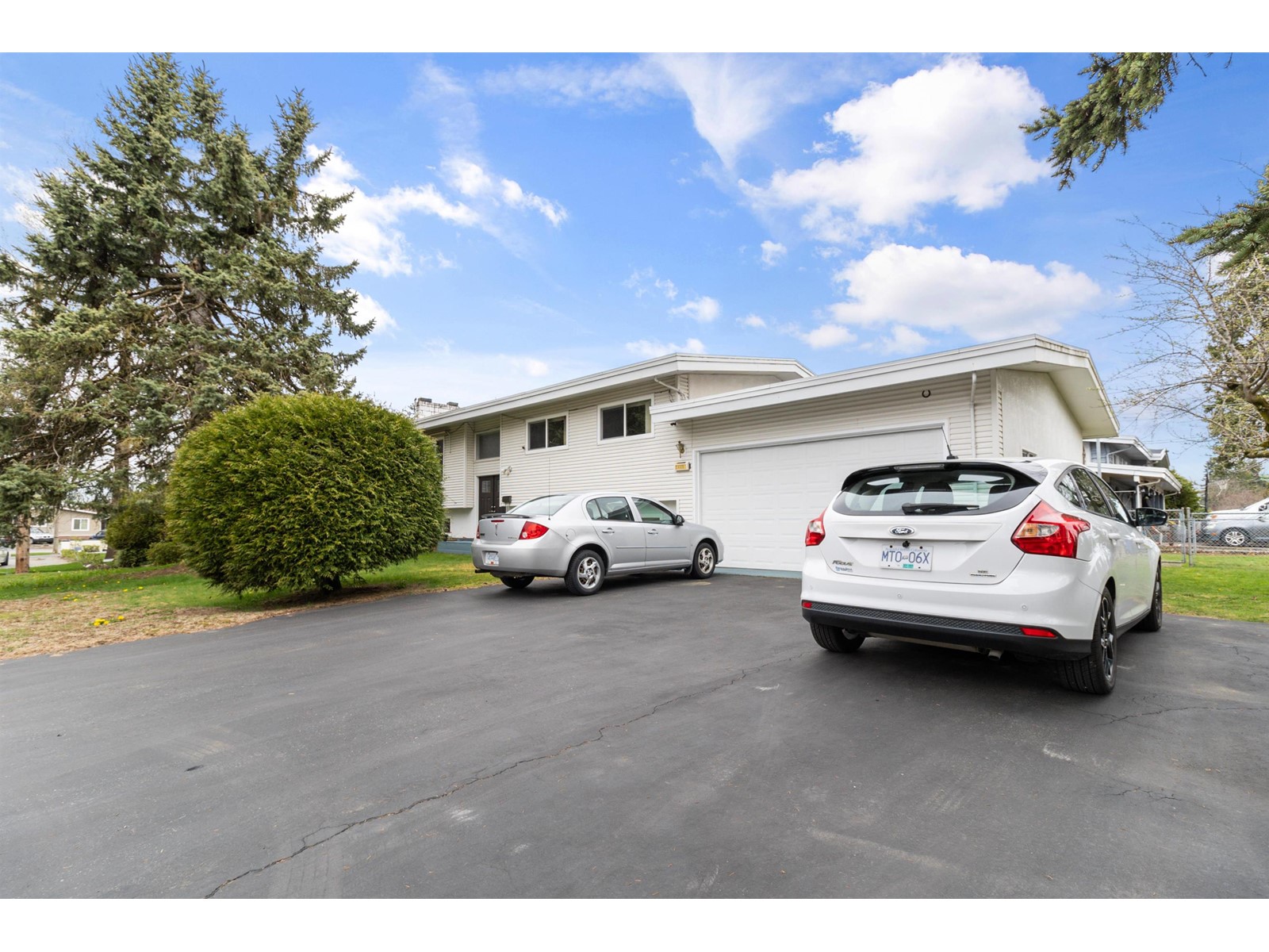Property at 2449 ADELAIDE STREET image 4