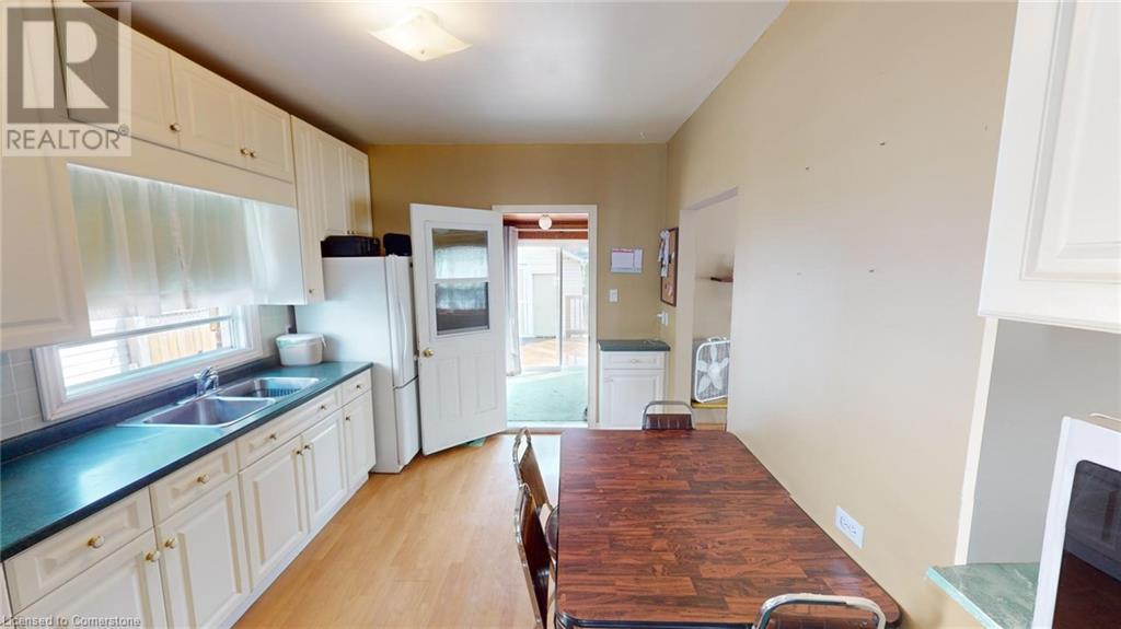 34 Albert Street, St. Catharines, Ontario  L2R 2G7 - Photo 8 - XH4206971