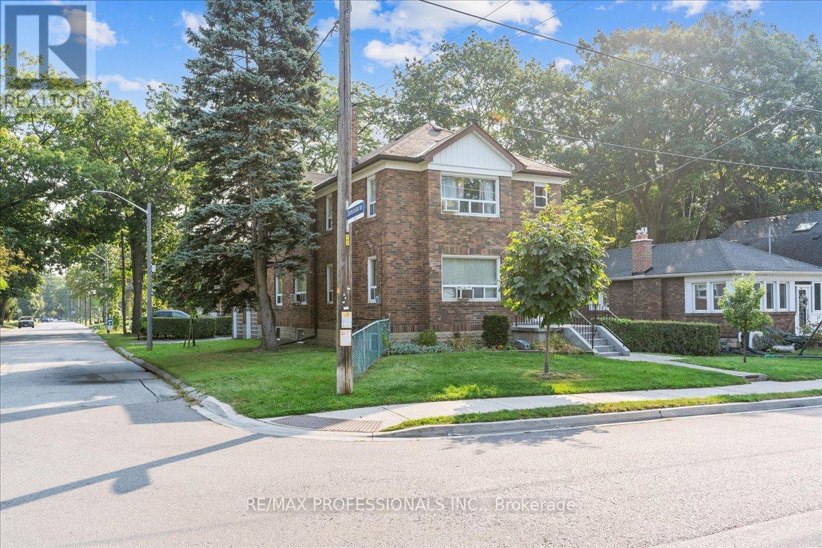 61 Thirty Sixth Street, Toronto (Long Branch), Ontario  M8W 3L1 - Photo 4 - W9353532