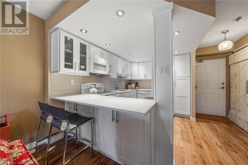 1270 Maple Crossing Boulevard Unit# 204, Burlington, Ontario L7S 2J3 - Photo 1 - XH4205407