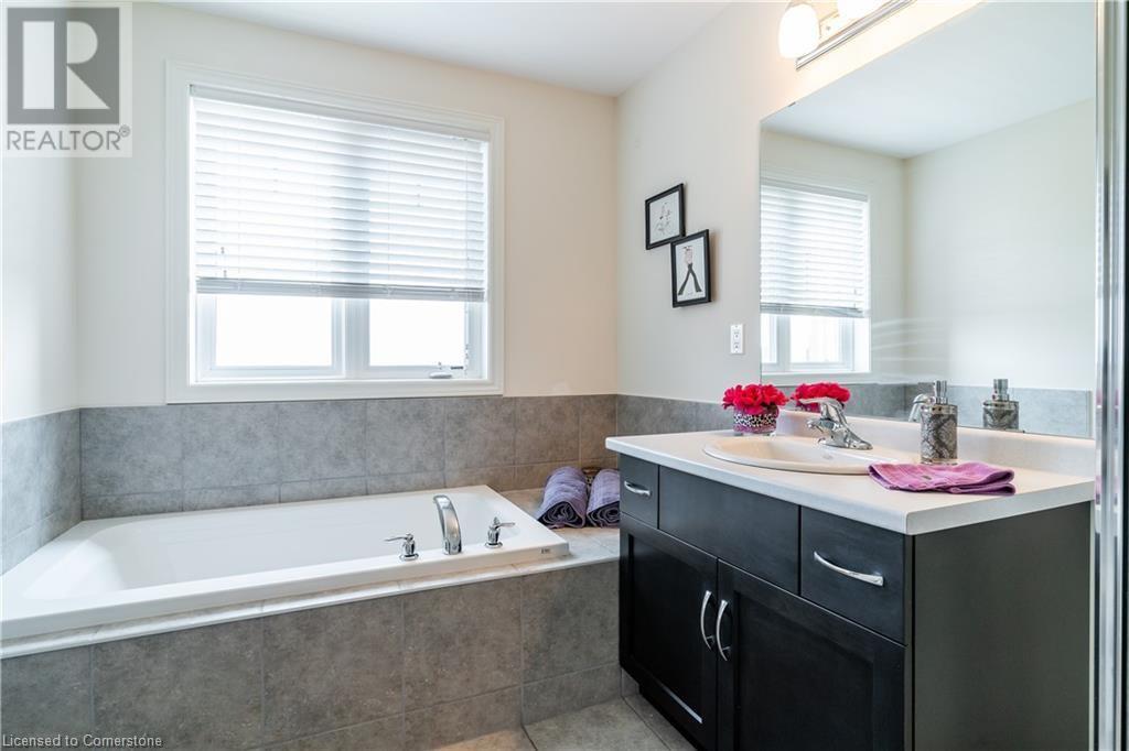 8 Lakelawn Road Unit# 22, Grimsby, Ontario  L3M 0G1 - Photo 19 - XH4196693