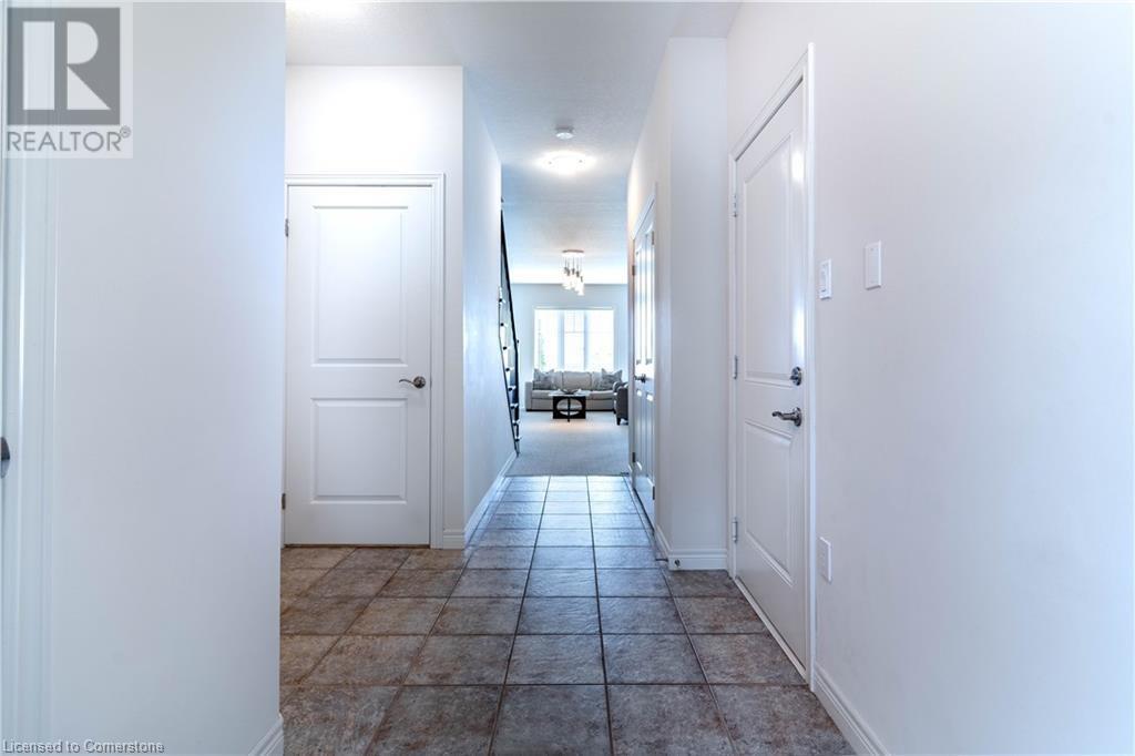 8 Lakelawn Road Unit# 22, Grimsby, Ontario  L3M 0G1 - Photo 4 - XH4196693