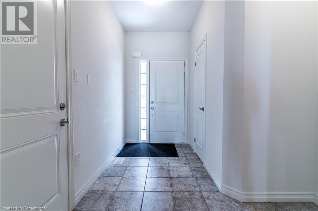 8 Lakelawn Road Unit# 22, Grimsby, Ontario  L3M 0G1 - Photo 5 - XH4196693