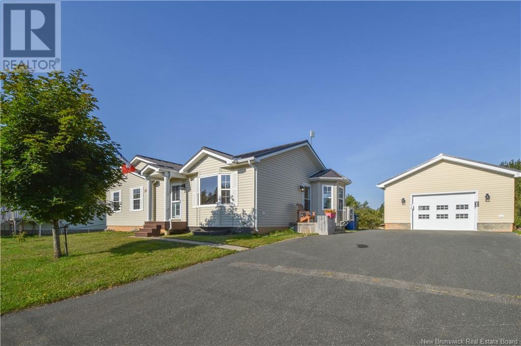 Property at 149 4e Street image 1