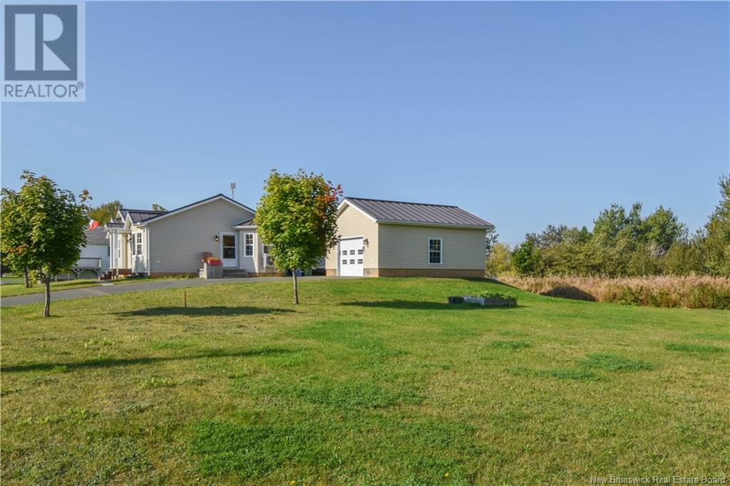 Property at 149 4e Street image 2