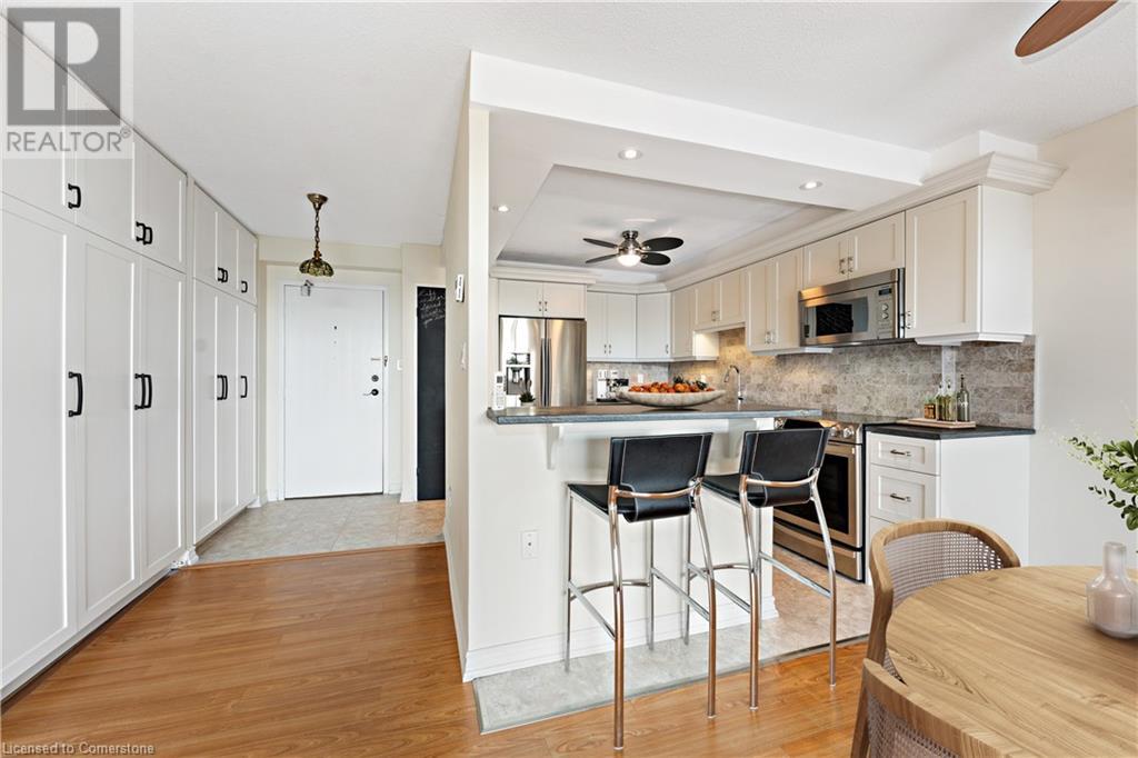 28 Robinson Street N Unit# 403, Grimsby, Ontario L3M 3C9 - Photo 3 - XH4205293