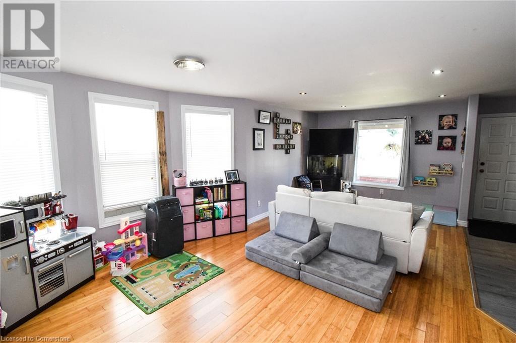 19 Crowland Avenue, Welland, Ontario  L3B 1W8 - Photo 9 - XH4205572