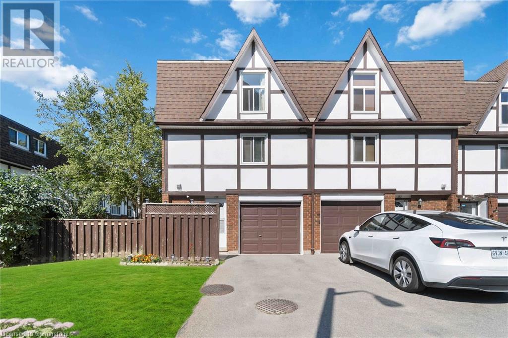 135 Violet Drive, Hamilton, Ontario L8E 3J2 - Photo 1 - XH4205945