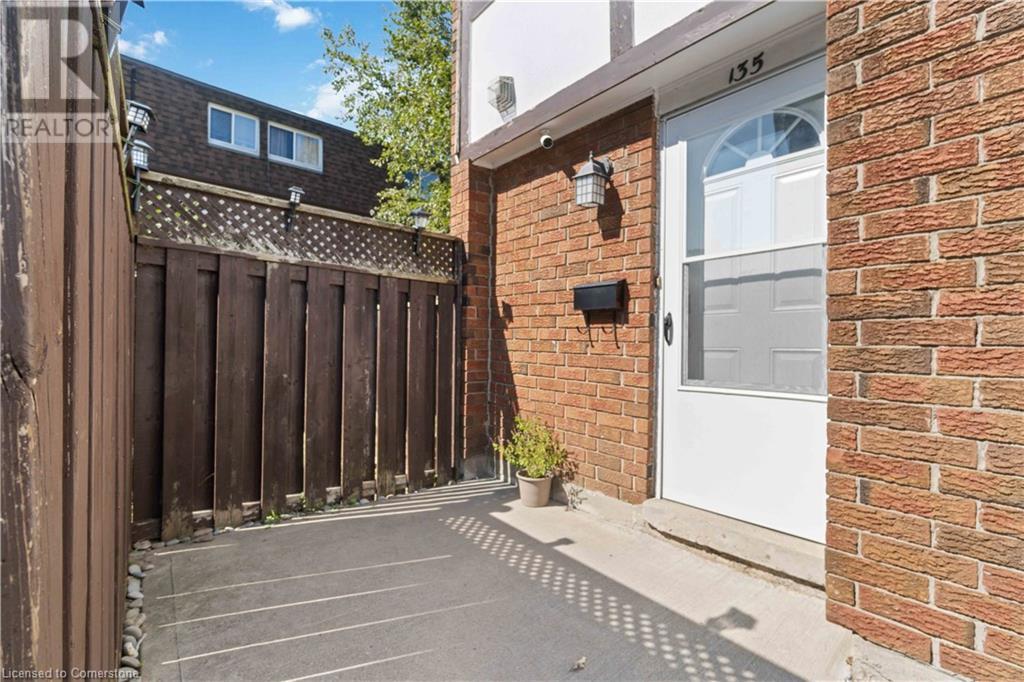 135 Violet Drive, Hamilton, Ontario L8E 3J2 - Photo 3 - XH4205945