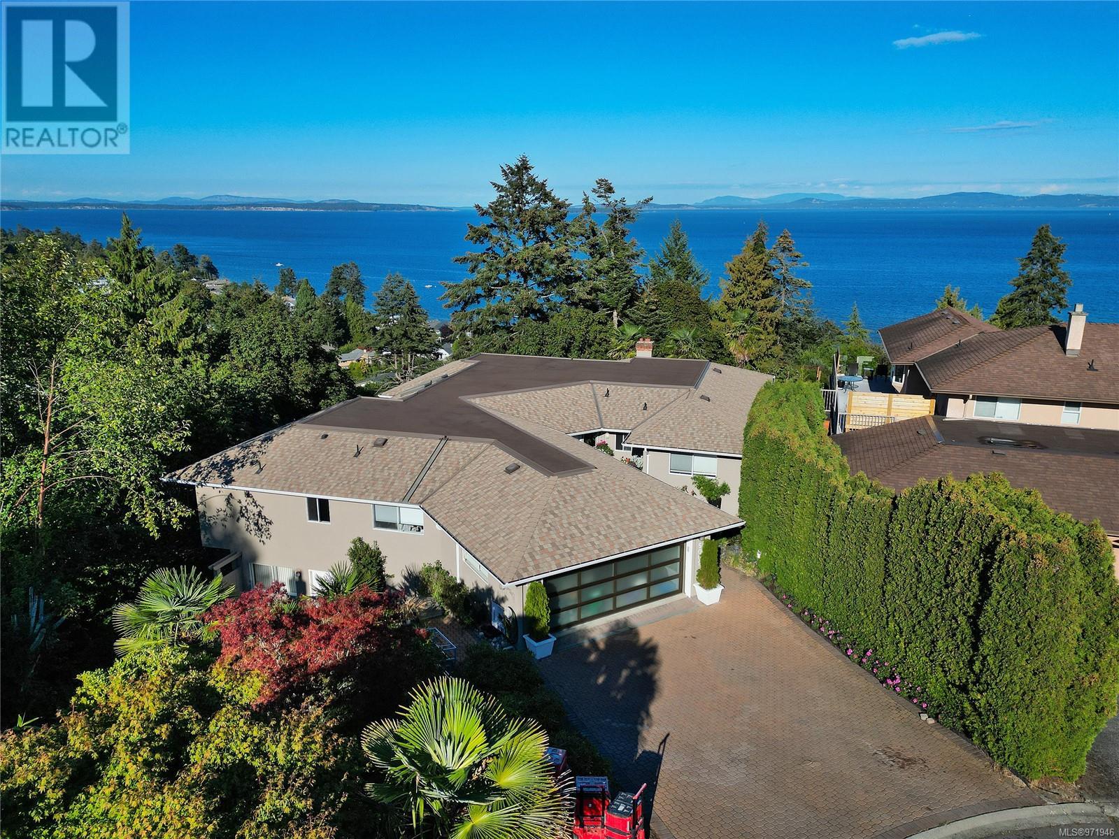 5009 Bonanza Pl, saanich, British Columbia