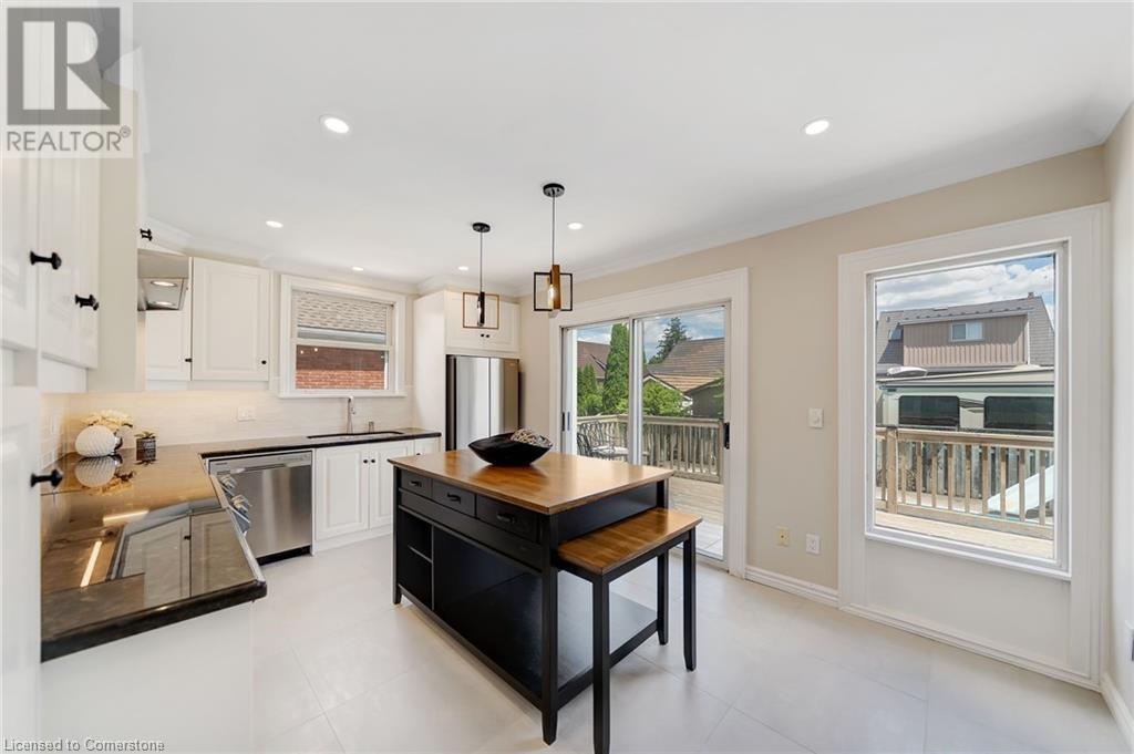 55 East 13th Street, Hamilton, Ontario L9A 3Z2 - Photo 1 - XH4206352