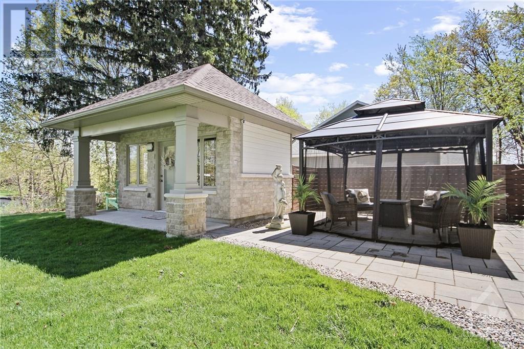 5591 MANOTICK MAIN STREET Manotick