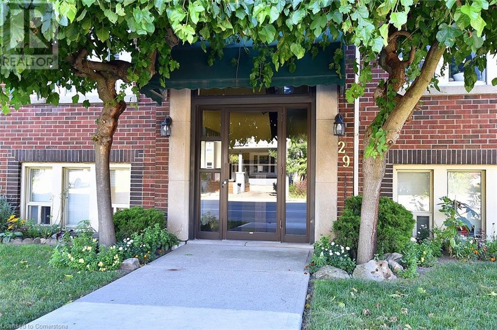 29 Sherman Avenue S Unit# 6, Hamilton, Ontario  L8M 2P6 - Photo 3 - XH4205606