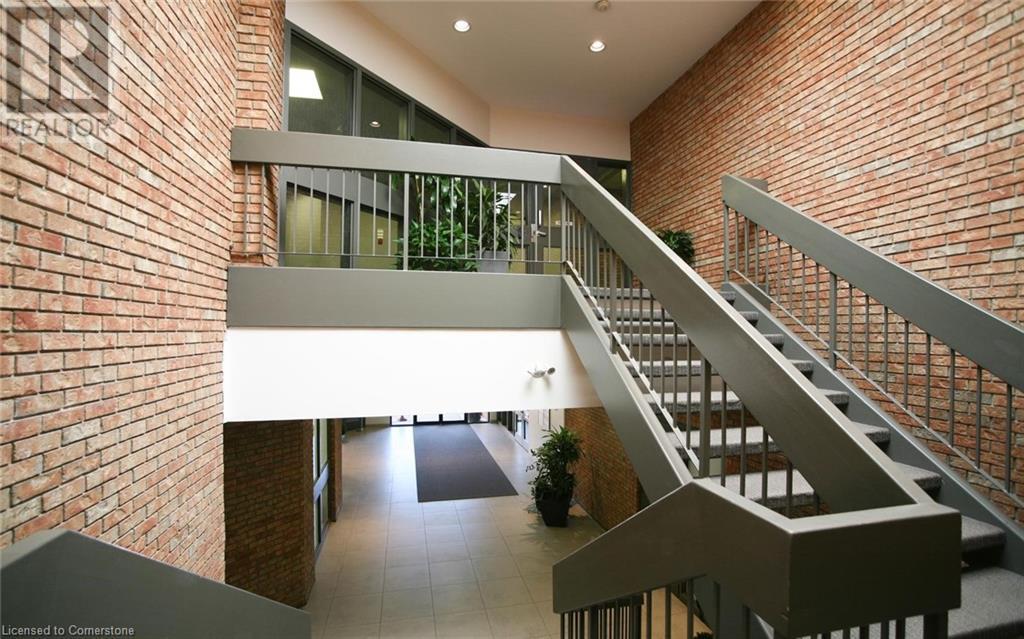 3425 Harvester Road Unit# 211a, Burlington, Ontario  L7N 3N1 - Photo 5 - XH4177588